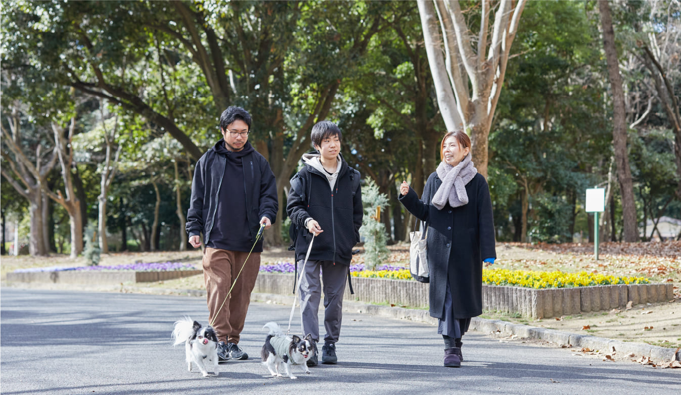 「アウトドアが大好き。この緑を眺めながら暮らせるのが嬉しい」（Y様 大泉緑地にて）