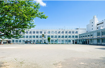 ＜教育機関＞ 内山小学校 徒歩7分／約540m