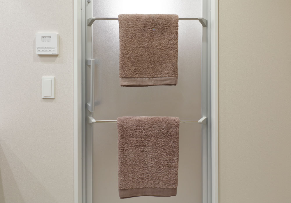 ダブルハンガー扉タオル掛け