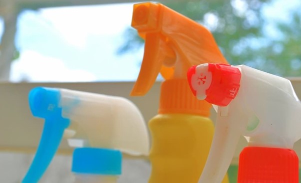 水回り掃除に使用する洗剤を汚れの種類別に紹介